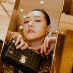 Dee Hsu Instagram - 被夾住的Queen Of Burberry @burberry #burberry #BurberryTaipei101 #BurberryMinecraft Taipei 101 BURBERRY