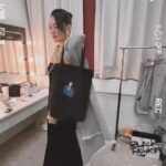 Dee Hsu Instagram – 都沒得獎了，還要幫大家扛東西😮‍💨