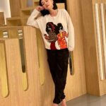 Dee Hsu Instagram – 第10天總算轉陰了！今天開工！但咳嗽還是有點頻繁，不過錄影還是很開心😊