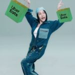 Dee Hsu Instagram - 不管 Uber Eats 來什麼吃的用的，國際巨星都用最時尚的方式接招😉 影片看到的通通點得到！ 留言你想點什麼吃的用的，一起來接招！ @ubereats #吃的用的就這樣點