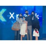 Dee Hsu Instagram - 暑假前的最後一遊：X park、 三井Outlet 、旋轉餐廳～入住六福村的動物飯店！今天就是六福村整大人的一天：排隊、曝曬、找不到位子，還好hoii 這套救了我，絕對曬不黑，但路人一直看我，我想os 是：她的衣服⋯⋯⋯？不過真的快把我累死了😨😨😨😨😨開學的日子怎麼還那麼遠😭😭😭😭😭😭😭😭😭😭😭😭😭