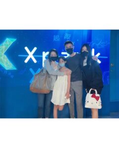 Dee Hsu Instagram - 暑假前的最後一遊：X park、 三井Outlet 、旋轉餐廳～入住六福村的動物飯店！今天就是六福村整大人的一天：排隊、曝曬、找不到位子，還好hoii 這套救了我，絕對曬不黑，但路人一直看我，我想os 是：她的衣服⋯⋯⋯？不過真的快把我累死了😨😨😨😨😨開學的日子怎麼還那麼遠😭😭😭😭😭😭😭😭😭😭😭😭😭