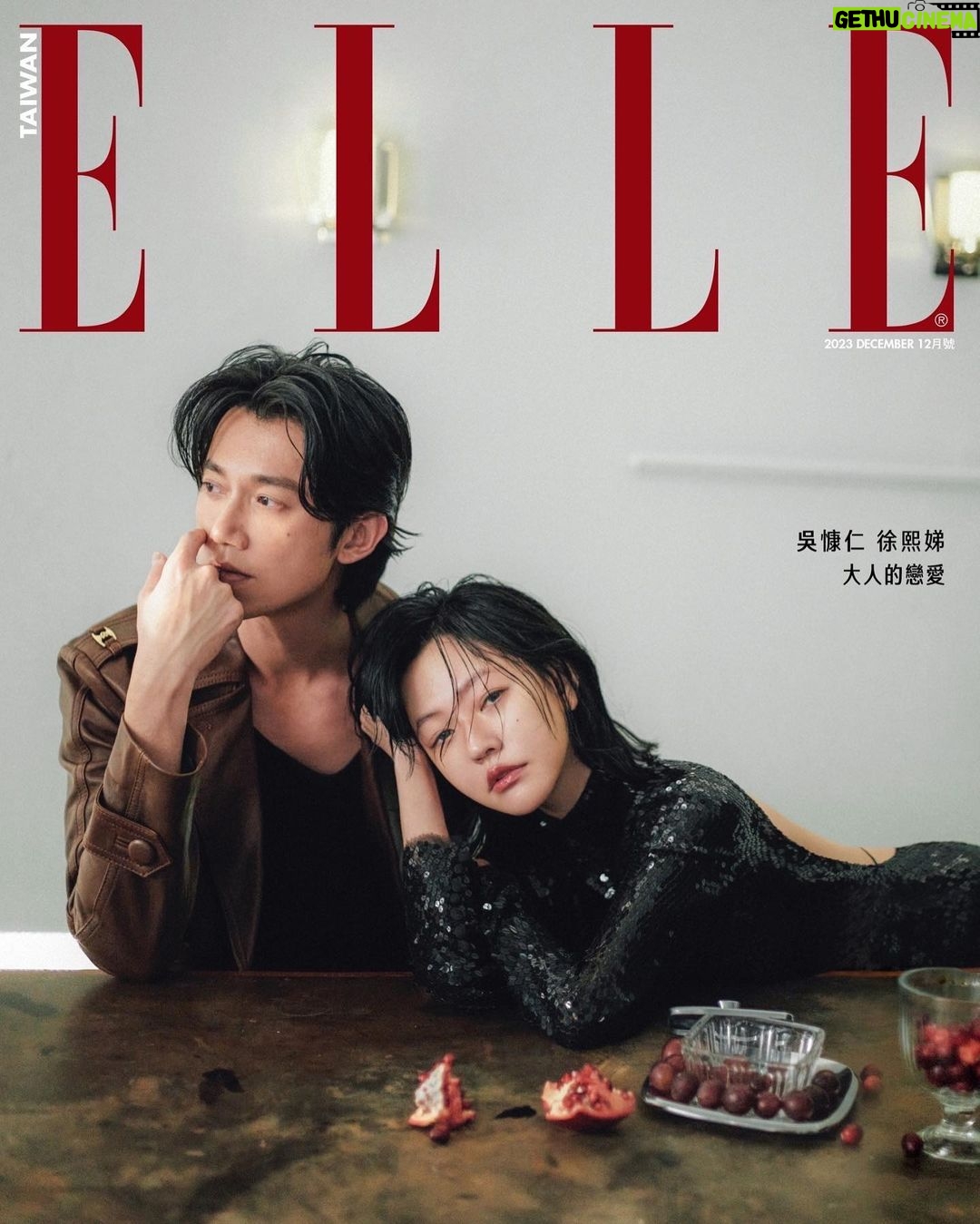 Dee Hsu Instagram - #ELLE封面大人物 #徐熙娣 X #吳慷仁 大人的戀愛 今天的她,不是小S徐熙娣。今天的他,也不是吳慷仁。 在Netflix非典型都會愛情影集 《此時此刻》裡,他們分別是張維熙和趙霆宇,一對因為另一半出軌意外相遇的傷心男女。但有的時候,一段關係的結束反而是另一段關係的開始。大人的戀愛,看似複雜,千迴百轉,然而不管是得到還是失去,都在生命裡留下最美的曾經。 👉🏻追蹤 @elletaiwan 看完整專訪+影音 EDITOR IN CHIEF_KAYT HSUEH PROJECT MANAGEMENT_DOMINIQUE CHIANG PHOTOGRAPH_ICURA CHIANG STYLING_JOEY LIN MAKE UP_ 亞歷(小S)、TSENG KUO WEI (吳慷仁) HAIR_ SYDNI LIU @ ZOOM HAIRSTYLING (小S)、GARDEN (吳慷仁) TEXT_DOMINIQUE CHIANG #elletaiwan #elle時尚圈 #elle娛樂圈 #coachny @elephantdee @kangrenwu @coach