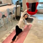 Dee Hsu Instagram – 不論是跳舞、瑜珈、有氧運動
#它一直陪伴著我
看看我的yoga pose怎麼這麼標準這麼美😏
你有什麼單品陪伴著你超過10年嗎？？讓我知道‼️‼️
