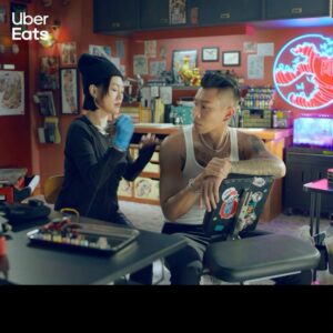 Dee Hsu Instagram - 大家有猜對嗎？
2022全新Uber Eats 代言人，就是我和 @mjfceo 瘦子！  
姐也算半個數學饒舌歌手（？），這次能和我欣賞的饒舌歌手、嘻哈男神瘦子同台飆演技真的很有趣，身邊眾多朋友甚至比我更關心這次的合作🤣🤣🤣 
還有我一定要說，身為一個職業婦女aka.國際巨星，生活就是在跟少得要命的時間爭鬥， @ubereats_tw 不管外送熟食餐點、煮香菇燉飯的食材，或是全家搶著用的衛生紙，都超級快速方便，根本神隊友！
 你說我的美貌只出現15秒太短？
給你完整版看更多吃的用的好料&精彩片段😘

👉 快上 Uber Eats 臉書官方粉絲頁

#ubereats 
#吃的用的就這樣點