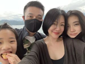 Dee Hsu Instagram - 這次全家旅行真的好好玩！雲品溫泉酒店設施很棒、孩子還挑戰了SUP、還參觀了妮娜巧克力工坊！然後我每天都睡12小時❤️而且每天都穿同一套衣服，太爽了🤣