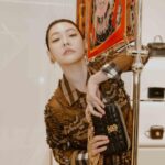 Dee Hsu Instagram - 被夾住的Queen Of Burberry @burberry #burberry #BurberryTaipei101 #BurberryMinecraft Taipei 101 BURBERRY