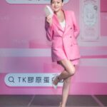 Dee Hsu Instagram – 很開心能成為 @tklab_official 膠原蛋白飲的代言人
 
看看我無時無刻都保持在這麼美麗無敵的狀態~
 
本人跟照片 沒有差別嘛~ TK膠原蛋白飲~ 好喝有感又不貴，趕快跟我一起喝～現在雙11還有超值優惠，一盒只要$399👉https://tklab.tw/778K
#TKLAB  #膠原蛋白飲