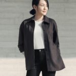 Dee Hsu Instagram – 😎很開心這次可以擔任UNIQLO新季度的品牌大使😎
這次的概念主題是「放開心 走出去」🚶‍♀🚶‍♂
🛒https://s.uniqlo.com/3rt7a3b
當媽了以後，好久沒有自己到處走走了
好不容易影片拍個外景，卻還是被許老三糾纏不清
唉~算了，就帶她一起放開心走出去吧(不然她又要念不停)
快點一起穿上UNIQLO新外套系列
不管你是要出門找朋友☀，還是跟家人去戶外走走⛰
或是到UNIQLO shopping都可以
一起來解放悶了好久的心情吧！🙌

9/30-10/13是UNIQLO的12歲生日慶🎂
連續狂歡兩周，歡迎大家一起來慶祝🎉🎉 
UNIQLO嚴選台灣人最感受幸福的極致日常服,與您歡慶12周年。
防潑水外套、超人氣空氣神T 、俐落九分褲等眾多高品質單品同步提供優惠價格
還有拿不完的好禮喔🎁 (UNIQLO人也太好)

現在就跟著UNIQLO
一起放開心走出去，衣起快樂吧！😁
🎶Happy Birthday to UNIQLO🎶

#UNIQLO新風格外套 #UNIQLO新科技防風外套 #放開心走出去 #UNIQLO生日慶 #衣起快樂 #UNIQLOLIFEWEAR #UNIQLOTAIWAN #LifeWear簡約更顯不凡