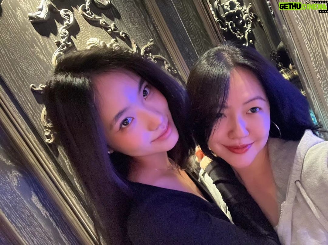 Dee Hsu - 100.7K Likes - 我親愛的二女兒Lily ,生日快樂❤️你一直都把自己的人生過得多采多姿!媽媽相信你的未來會充滿了令你熱愛這個世界的事~媽媽會永遠支持你、愛你❤️