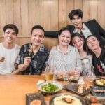 Dee Hsu Instagram - 真的好感謝我姐姐大S，在我對自己最沒自信的時侯鼓勵我主持，甚至她還直接當製作人，提供了非常多的創意！於是又邀了讓我可以無拘無束主持的另一位製作人B2！才有了熙娣想聊，我夢想中的節目！結果竟然得了亞洲最佳脫口秀，實在太開心、太感恩了！以後自稱國際巨星的時侯，不會嘴軟了！（不過好像也沒嘴軟過🤣）謝謝整個團隊的努力、每位來賓的熱情參與！在此，熙娣致上十二萬分的謝意！