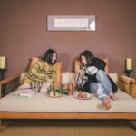 Dee Hsu Instagram - 真的好感謝我姐姐大S，在我對自己最沒自信的時侯鼓勵我主持，甚至她還直接當製作人，提供了非常多的創意！於是又邀了讓我可以無拘無束主持的另一位製作人B2！才有了熙娣想聊，我夢想中的節目！結果竟然得了亞洲最佳脫口秀，實在太開心、太感恩了！以後自稱國際巨星的時侯，不會嘴軟了！（不過好像也沒嘴軟過🤣）謝謝整個團隊的努力、每位來賓的熱情參與！在此，熙娣致上十二萬分的謝意！