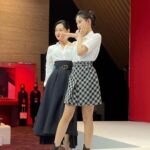 Dee Hsu Instagram – 第一次帶女兒參加Dior《超完美持久唇膏》上市記者會的活動，大家都說她的美貌已輾壓我！我什麼感覺？如果是別的女明星我會小不爽🙄但我女兒，我很開心！誰生的孩子那麼美啊😏儘量碾壓母親吧🤣🤣🤣但我怎麼有種後母臉😓

total look by @dior @diorbeauty