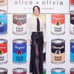 Dee Hsu Instagram - 那天參加活動遇到好久不見的 @melodykliu 很開心，而且還拿到一件免費的牛仔褲，感謝老闆🥰 @aliceandolivia
