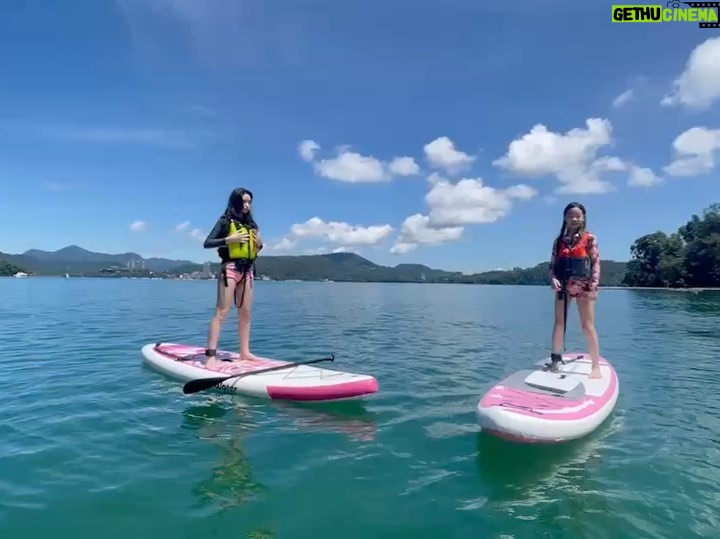 Dee Hsu - 177.9K Likes - 這次全家旅行真的好好玩!雲品溫泉酒店設施很棒、孩子還挑戰了SUP、還參觀了妮娜巧克力工坊!然後我每天都睡12小時❤️而且每天都穿同一套衣服,太爽了🤣