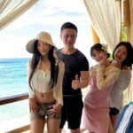 Dee Hsu Instagram - 冬天就是要曬！主要是滑雪我已覺得麻煩😮‍💨此刻的我，只想在豔陽下喝酒看孩子逐浪❤️