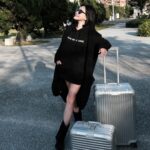 Dee Hsu Instagram - 即將跟女兒一起旅行，壓力好大！她一直說：媽媽我們一起被搭訕😨最好是會母女一起啦！我頂多在旁邊幫她擋煞😮‍💨 @rimowa #RIMOWA #RIMOWATW #RIMOWAOriginalCheck-InMSilver #RIMOWAOriginalCabinSilver #RIMOWAOriginalCompactSilver