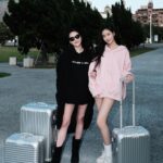 Dee Hsu Instagram - 即將跟女兒一起旅行，壓力好大！她一直說：媽媽我們一起被搭訕😨最好是會母女一起啦！我頂多在旁邊幫她擋煞😮‍💨 @rimowa #RIMOWA #RIMOWATW #RIMOWAOriginalCheck-InMSilver #RIMOWAOriginalCabinSilver #RIMOWAOriginalCompactSilver