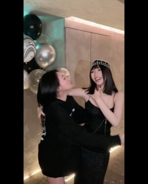 Dee Hsu Instagram - 我的大寶貝Elly 18歲了，我一定得放手! 讓她憑自己的力量感受這個世界～但記得媽媽永遠愛你、支持你！我承認我有時在耍帥⋯⋯⋯⋯⋯，其實我已經感到寂寞了😭 @polarbearelly