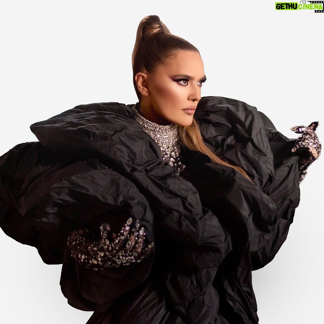 Demet Akalın Instagram - D-POP albümünün ilk single’ı Karıştırıcam O Uykularını 21 Nisan’da yayında…