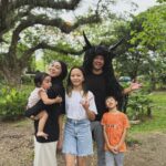 Dian Ayu Instagram - Setelah bimbang mau kemana, akhirnya di waktu yang mepet kita memilih buat liburan ke Banyuwangi dan sekitarnya karena kita pengen ngasih pengalaman yang berbeda buat anak-anak. . . Berenang di air terjun, masuk ke taman nasional di atas mobil, ngeliat langsung hewan yang dilindungi di habitatnya, naik perahu nyusurin pantai mangrove, nginep di pinggir pantai terus pindah ke gunung, mampir ke kawasan adat Osing, pokoknya banyak banget hal baru buat anak-anak. . . Anak-anak bahagia banget dan kalo anak-anak bahagia, Abi Uminya juga udah pasti bahagia! Alhamdulillah. . . Makasih @sanggar_genjah_arum kita boleh mampir, Pak Iwan driver dan mba Icha @rizarastri yang jadi guide kita selama disana. Banyuwangi, Jawa Timur, Indonesia