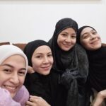 Dian Ayu Instagram - hampirrrr semuaa cewek, kalo foto jaraang bgt kayaknyaa ada yg one take OK.. Kamipun samaa hahaha.. Nah saking banyak banget, upload semua ajalah 😅 slide terakhir adalahh ekspresi terrr tulus alias no jaim 🤣