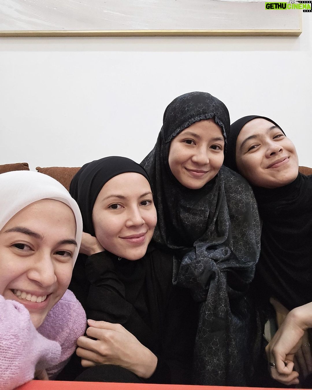 Dian Ayu Instagram - hampirrrr semuaa cewek, kalo foto jaraang bgt kayaknyaa ada yg one take OK.. Kamipun samaa hahaha.. Nah saking banyak banget, upload semua ajalah π
slide terakhir adalahh ekspresi terrr tulus alias no jaim π€£