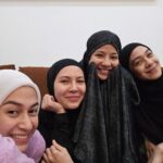 Dian Ayu Instagram - hampirrrr semuaa cewek, kalo foto jaraang bgt kayaknyaa ada yg one take OK.. Kamipun samaa hahaha.. Nah saking banyak banget, upload semua ajalah 😅 slide terakhir adalahh ekspresi terrr tulus alias no jaim 🤣