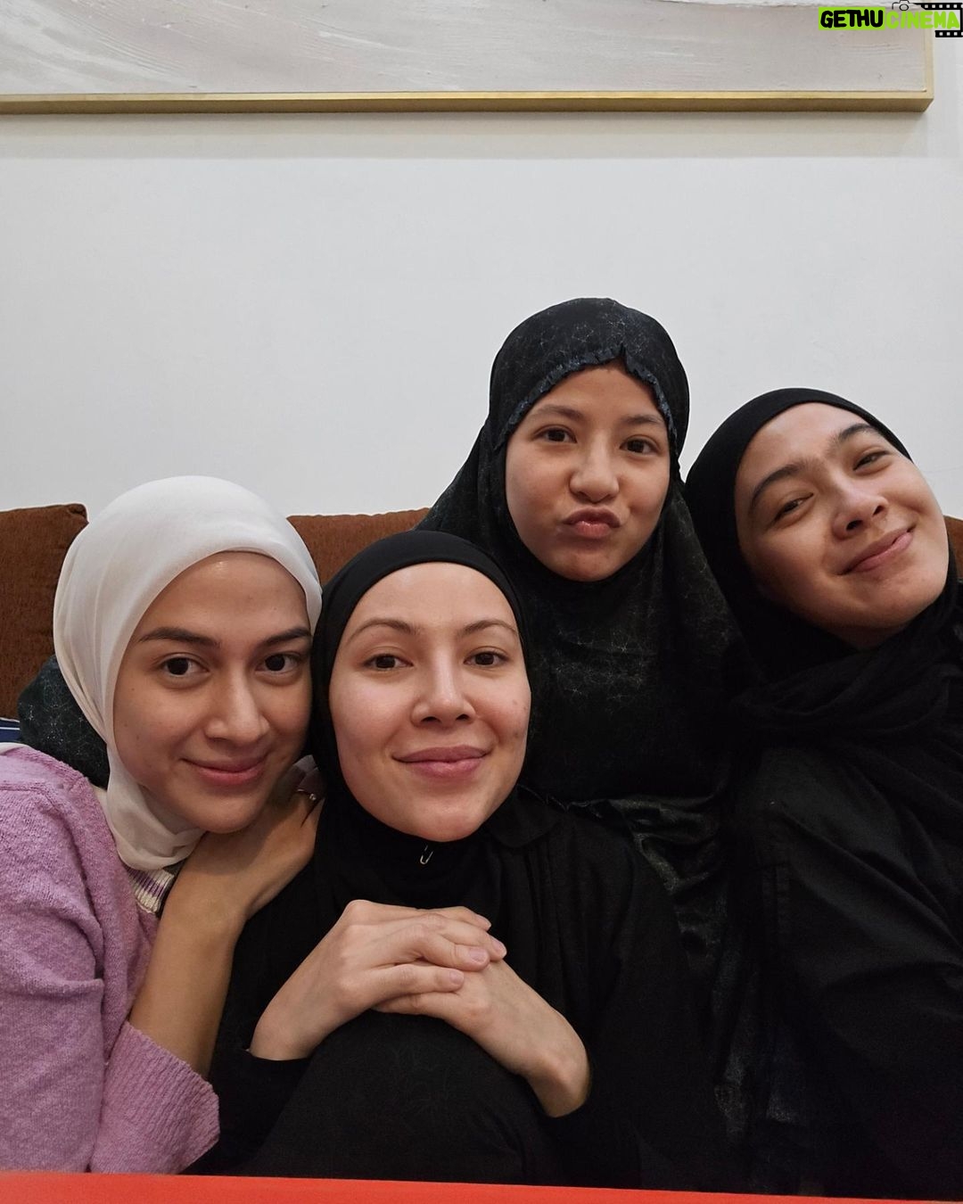 Dian Ayu Instagram - hampirrrr semuaa cewek, kalo foto jaraang bgt kayaknyaa ada yg one take OK.. Kamipun samaa hahaha.. Nah saking banyak banget, upload semua ajalah π
slide terakhir adalahh ekspresi terrr tulus alias no jaim π€£