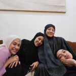 Dian Ayu Instagram - hampirrrr semuaa cewek, kalo foto jaraang bgt kayaknyaa ada yg one take OK.. Kamipun samaa hahaha.. Nah saking banyak banget, upload semua ajalah 😅 slide terakhir adalahh ekspresi terrr tulus alias no jaim 🤣