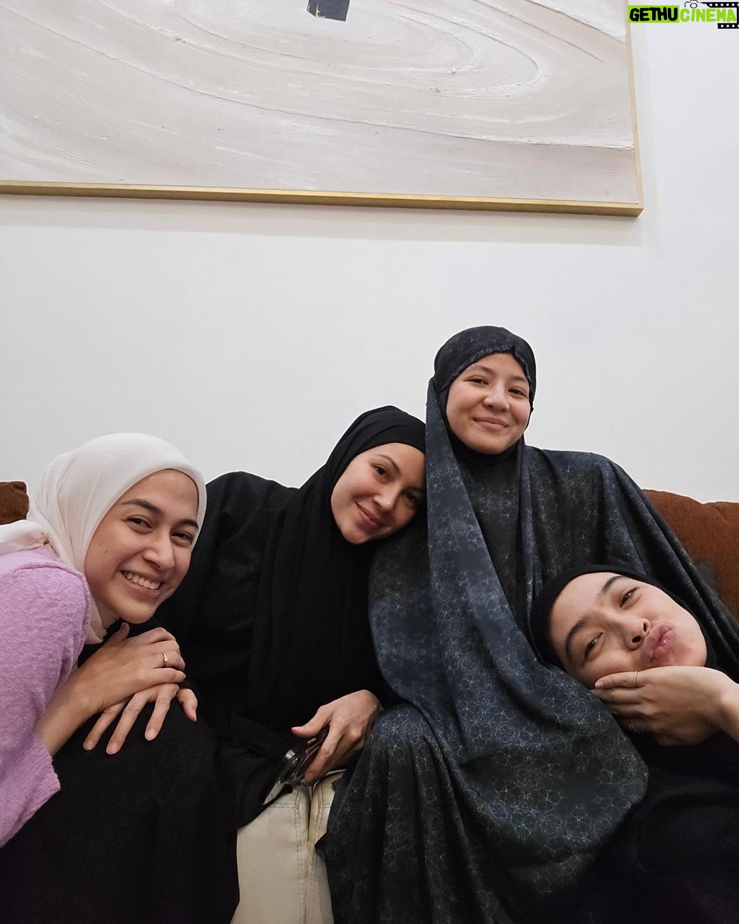 Dian Ayu Instagram - hampirrrr semuaa cewek, kalo foto jaraang bgt kayaknyaa ada yg one take OK.. Kamipun samaa hahaha.. Nah saking banyak banget, upload semua ajalah π
slide terakhir adalahh ekspresi terrr tulus alias no jaim π€£