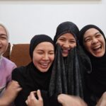Dian Ayu Instagram - hampirrrr semuaa cewek, kalo foto jaraang bgt kayaknyaa ada yg one take OK.. Kamipun samaa hahaha.. Nah saking banyak banget, upload semua ajalah 😅 slide terakhir adalahh ekspresi terrr tulus alias no jaim 🤣