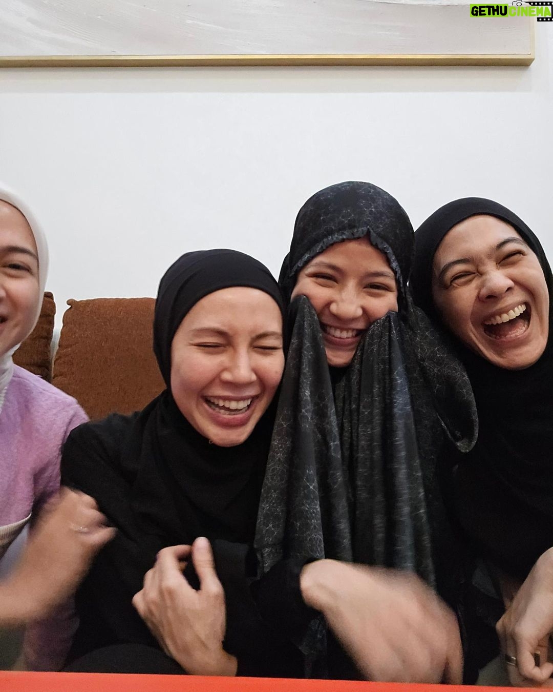 Dian Ayu Instagram - hampirrrr semuaa cewek, kalo foto jaraang bgt kayaknyaa ada yg one take OK.. Kamipun samaa hahaha.. Nah saking banyak banget, upload semua ajalah π
slide terakhir adalahh ekspresi terrr tulus alias no jaim π€£