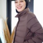 Dian Ayu Instagram - Nih aku spill amunisiku yang ngelindungin aku dari cuaca dingin pas liburan kemarin. Ini dia Ultra Light Down Jacket dan Heattech dari @uniqloindonesia. Harus punya dan wajib bawa kalau kalian mau tetap hangat dan nyaman selama liburan. Cus belanja ke toko UNIQLO atau UNIQLO.com! #UNIQLOTravelEssentials