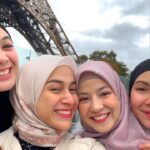 Dian Ayu Instagram - Sebuah contoh yang di sosmed tak seindah kenyataan yaaa bund. Gatau juga tapi ni burung ada dendam apa ya💩 NGAKAK! 🤣 #ReelsMamaNina #GirlsTrip