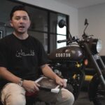 Dian Ayu Instagram - Bismillahirrohmanirrohim 🇵🇸 . . InsyaAllah saya dan @dianayulestari akan melelang motor simpanan kami, ROYAL ENFIELD CLASSIC 500 “PEGASUS” LIMITED EDITION hanya ada 40 unit di Indonesia dan 1000 unit di seluruh dunia produksi tahun 2018 dengan kilometer rendah 100++ dan seluruh hasil penjualannya nanti 100% akan disumbangkan untuk saudara-saudari kita di Palestina.. . . LELANG dibuka di kolom komentar dari harga beli kami dulu Rp. 109.900.000 dan penawaran berlaku dalam kelipatan 5 juta, dimulai per hari kami posting dan ditutup pada hari Selasa 7 November 2023 pukul 20.00 WIB.. . . Jika penawar tertinggi tidak bisa dihubungi maka pemenang lelang akan diberikan kepada penawar tertinggi kedua dan begitu seterusnya.. . . Semoga Allah selalu menjaga dan meluruskan niat kita, semoga pertikaian di Palestina segera reda, semoga motor ini kelak bermanfaat dunia akhirat bagi pemiliknya.. . . Selalu selipkan doa untuk saudara-saudara kita khususnya untuk di Palestina, “From the river to the sea, Palestine will be free!” Palestine Will be Free