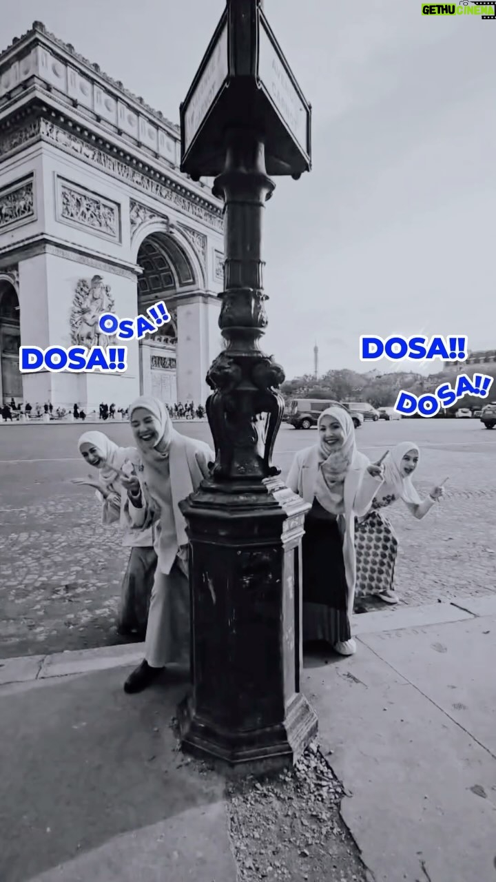 Dian Ayu - 147.8K Likes - Jauh-jauh kesini cuma buat konten ini ya? 😂 untung temen akyu so lovely banget mau aja bikin video begini, walaupun tiap take ga kuat banget tahan tawanya ya guys
izin recreate videonya @ejpeace.entertainment ✌🏻😉
