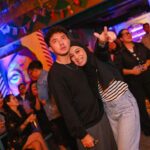 Dian Ayu Instagram - nuhunnn @suryainsomnia @tyararenata ❤️ kita semuaaa happy bangett Alhamdulillaah berkat kaliannn.. suasana berasa kembali 90an ajaa malam ituu 😅 berkah selalu yaaaa, selamat ulang tahun dan happy wedding anniversary sekali lagii untuk kalian 🫰 superrr bigg huuuggg 🤗 . makasihh foto kecenyaaa kakak @gradykayzel