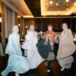 Dian Ayu Instagram - main foto fotoan sama kesayangan akuu @ratnagalih @natasharizkynew @ninazatulini22 😍 difotoin sama @irvanogowgo , dimakeupnnya sama @bebeperucha , terus pake dress cantiknya @khanaan.official nya @khanaanshamlan 🤍🤍🤍