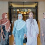 Dian Ayu Instagram - main foto fotoan sama kesayangan akuu @ratnagalih @natasharizkynew @ninazatulini22 😍 difotoin sama @irvanogowgo , dimakeupnnya sama @bebeperucha , terus pake dress cantiknya @khanaan.official nya @khanaanshamlan 🤍🤍🤍