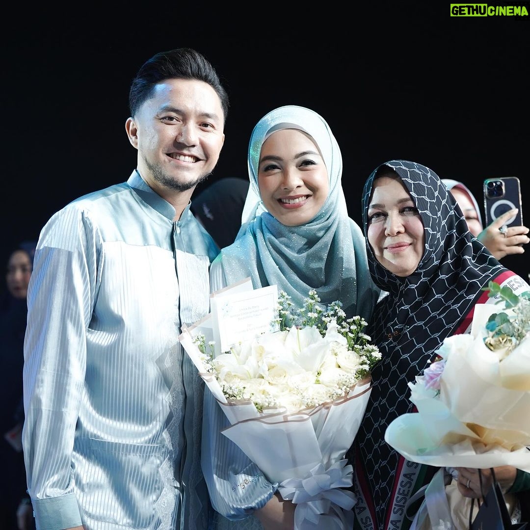 Dian Ayu Instagram - Seneng banget bisa jadi bagian dari @sisesaclothing Annual Fashion Show 2023 “Between the Lands” 🤍 perjalanan 12 tahun yang masyaallaahh.. Congratulations tante @merrypramono , @sirizsisesa , @senazsisesa , @sansasisesa .. koleksinyaa selalu masyaallaahh.. berkaaahhh selaluuu, dan terus menginspirasi 🤍🤍🤍 Makeup by @yayihanoum