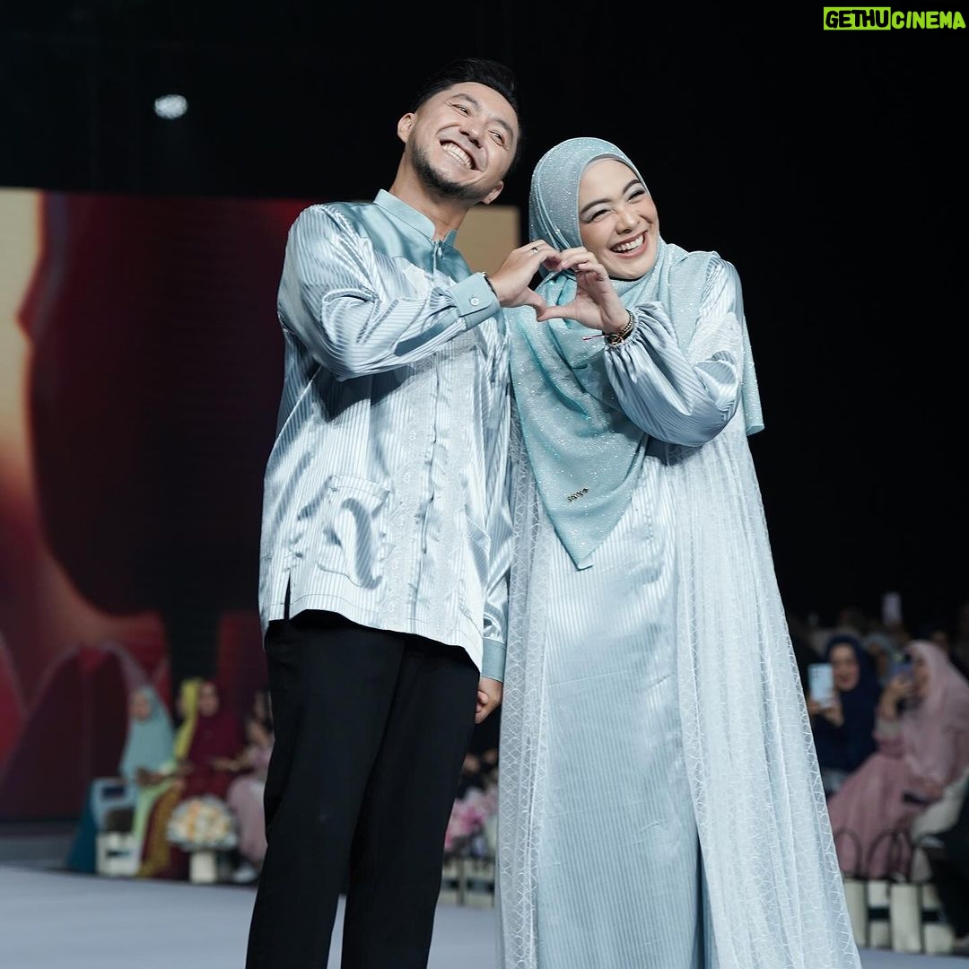 Dian Ayu Instagram - Seneng banget bisa jadi bagian dari @sisesaclothing Annual Fashion Show 2023 “Between the Lands” 🤍 perjalanan 12 tahun yang masyaallaahh.. Congratulations tante @merrypramono , @sirizsisesa , @senazsisesa , @sansasisesa .. koleksinyaa selalu masyaallaahh.. berkaaahhh selaluuu, dan terus menginspirasi 🤍🤍🤍 Makeup by @yayihanoum