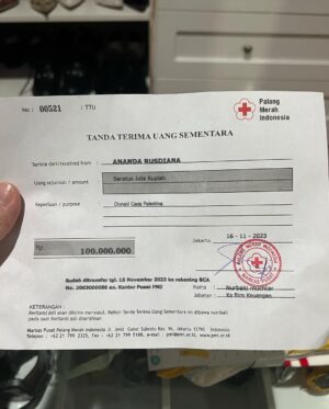 Dian Ayu Instagram - Alhamdulillah, Jumat minggu lalu saya dan @dianayulestari berangkat ke Bali dan bertemu langsung dengan pemenang lelang motor untuk melakukan serah terima kendaraan dan berkas-berkas..
.
.
Hasil lelang senilai Rp. 300.000.000 dikirim ke dua perwakilan untuk donasi Palestina, kami bersepakat donasi dititipkan melalui @palestineembassy.id dan @palangmerah_indonesia 
.
. 
Amanah donasi langsung saya sampaikan secara personal ke dua perwakilan tersebut, terimakasih Bu dokter dan suami semoga motor dan uangnya bermanfaat semoga Allah membalas berkali lipat kebaikan kalian dan insyaAllah silaturahmi kita terus berjalan..
.
.
Terimakasih kepada semuanya, semoga Allah selalu menjaga kita semua dan saudara-saudara kita di Palestina..
.
.
🇵🇸🇵🇸🇵🇸