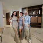 Dian Ayu Instagram - kurang sayang apaaa sama @gitasucia cobaa, pagi baru landing dari London, sore langsung cuss ke Bali buat pernikahan yg dinantikan kakak kakaknyaa.. si bontot di @sketsa.transtv yg akhirnyaa menemukan jodohnyaaa.. sakinah mawaddah warohmahh yaaa.. happy happy terusss ❤️ Denpasar, Bali, Indonesia