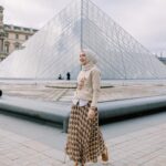 Dian Ayu Instagram - Karena jjadi perempuan yg sudah jadi istri dan ibu itu gak gampang, dan sangat butuh me time.. gak harus keluar negeri, gak harus keluar rumah, se simple diam di kamar mandi aja udah me time banget untuk kami.. Makasihh abi @omeshomesh , kakak Embun, aa Langit, adek Bulan, ART rumahku, ibu mertua dan semuaa yg udah bantuin selama aku me time.. Fyi, ke eropa selama 2 minggu kemarin sudah kami rencanakan sejak Januari utk keberangkatan Oktober-November.. jadi semua ini sudaaaah kami pikirkan sebelum ninggalin semuaanyaa yaa 😘🫰🏻 Paris, France