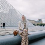 Dian Ayu Instagram - Karena jjadi perempuan yg sudah jadi istri dan ibu itu gak gampang, dan sangat butuh me time.. gak harus keluar negeri, gak harus keluar rumah, se simple diam di kamar mandi aja udah me time banget untuk kami.. Makasihh abi @omeshomesh , kakak Embun, aa Langit, adek Bulan, ART rumahku, ibu mertua dan semuaa yg udah bantuin selama aku me time.. Fyi, ke eropa selama 2 minggu kemarin sudah kami rencanakan sejak Januari utk keberangkatan Oktober-November.. jadi semua ini sudaaaah kami pikirkan sebelum ninggalin semuaanyaa yaa 😘🫰🏻 Paris, France