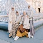 Dian Ayu Instagram - • Temanku, kesayanganku Jangan menangis sendirian Jangan menderita sendirian Kita ini tidak istimewa Aku juga sedang sesak napas Temanku, kesayanganku Kau adalah bagian dari tempatku beristirahat Aku selalu membayangkan menua bersama Tinggal dalam duniamu duniaku Kau menghentikan musim hujanku -DiksiAca #diksiAca @diksiaca Terima kasih @go.plus .. udah foto foto in dan editin foto kita dengan sangat ciamik ❤️ Always favorit aku kalo holiday, difotoin sm @go.plus .. @akudiperancis apalagi skrg Goplus sudah beredar di Eropa juga loh. Jadi buat tmn tmn yg holiday ke eropaaa bisa bgt pake @go.plus ❤️❤️❤️❤️