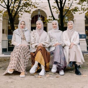 Dian Ayu Instagram - •
Temanku, kesayanganku
Jangan menangis sendirian
Jangan menderita sendirian
Kita ini tidak istimewa
Aku juga sedang sesak napas
 
Temanku, kesayanganku
Kau adalah bagian dari tempatku beristirahat
Aku selalu membayangkan menua bersama
Tinggal dalam duniamu duniaku
Kau menghentikan musim hujanku

-DiksiAca #diksiAca @diksiaca 

Terima kasih @go.plus .. udah foto foto in dan editin foto kita dengan sangat ciamik ❤️ Always favorit aku kalo holiday, difotoin sm @go.plus .. @akudiperancis apalagi skrg Goplus sudah beredar di Eropa juga loh. Jadi buat tmn tmn yg holiday ke eropaaa bisa bgt pake @go.plus ❤️❤️❤️❤️