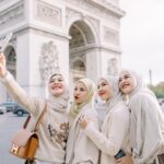 Dian Ayu Instagram - • Temanku, kesayanganku Jangan menangis sendirian Jangan menderita sendirian Kita ini tidak istimewa Aku juga sedang sesak napas Temanku, kesayanganku Kau adalah bagian dari tempatku beristirahat Aku selalu membayangkan menua bersama Tinggal dalam duniamu duniaku Kau menghentikan musim hujanku -DiksiAca #diksiAca @diksiaca Terima kasih @go.plus .. udah foto foto in dan editin foto kita dengan sangat ciamik ❤️ Always favorit aku kalo holiday, difotoin sm @go.plus .. @akudiperancis apalagi skrg Goplus sudah beredar di Eropa juga loh. Jadi buat tmn tmn yg holiday ke eropaaa bisa bgt pake @go.plus ❤️❤️❤️❤️