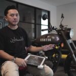Dian Ayu Instagram - Bismillahirrohmanirrohim 🇵🇸 . . InsyaAllah saya dan @dianayulestari akan melelang motor simpanan kami, ROYAL ENFIELD CLASSIC 500 “PEGASUS” LIMITED EDITION hanya ada 40 unit di Indonesia dan 1000 unit di seluruh dunia produksi tahun 2018 dengan kilometer rendah 100++ dan seluruh hasil penjualannya nanti 100% akan disumbangkan untuk saudara-saudari kita di Palestina.. . . LELANG dibuka di kolom komentar dari harga beli kami dulu Rp. 109.900.000 dan penawaran berlaku dalam kelipatan 5 juta, dimulai per hari kami posting dan ditutup pada hari Selasa 7 November 2023 pukul 20.00 WIB.. . . Jika penawar tertinggi tidak bisa dihubungi maka pemenang lelang akan diberikan kepada penawar tertinggi kedua dan begitu seterusnya.. . . Semoga Allah selalu menjaga dan meluruskan niat kita, semoga pertikaian di Palestina segera reda, semoga motor ini kelak bermanfaat dunia akhirat bagi pemiliknya.. . . Selalu selipkan doa untuk saudara-saudara kita khususnya untuk di Palestina, “From the river to the sea, Palestine will be free!” Palestine Will be Free